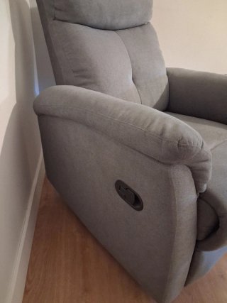 Sillón reclinable gris de tela. Como nuevo