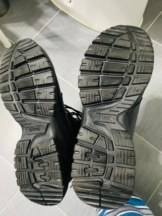 Botas de seguridad Magnum negras y grises