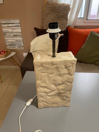 Pie de lámpara texturizado