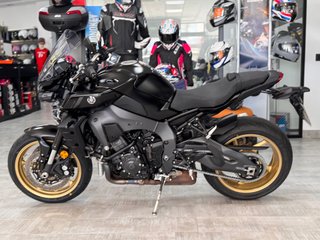 YAMAHA MT-10