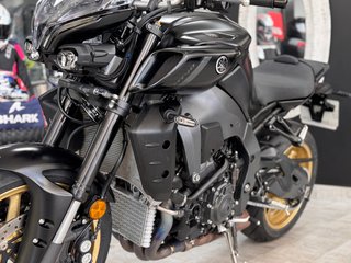 YAMAHA MT-10