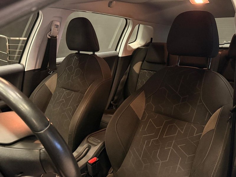 Peugeot 2008 1.2 VTI Active 2014, foto 13