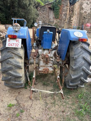 Tractor Ebro 1979 con pala hidráulica