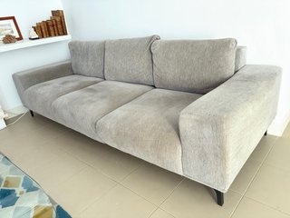 Sofá de Tres Plazas Gris