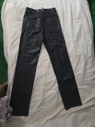 Pantalón efecto piel negro