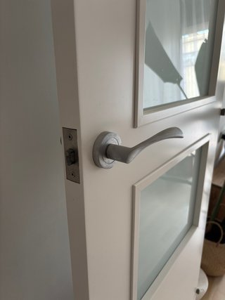 Puerta interior blanca con 3 cristales