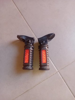 Set de 2 Reposapiés de Moto con Reflectantes