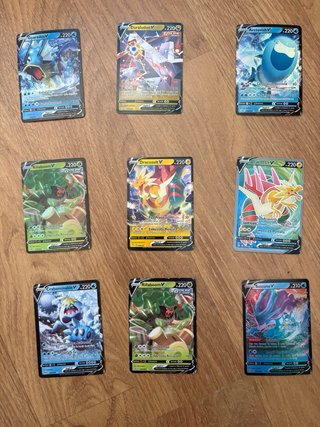 Lote Cartas Pokémon V/VMAX + Caja Metálica