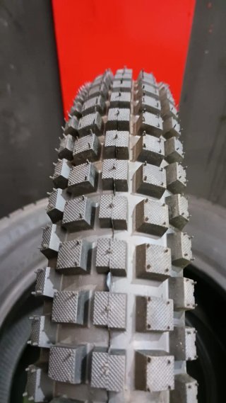 Neumático Rebel 20x3.00 para Bicicleta