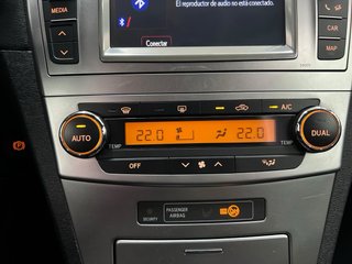 TOYOTA AVENSIS 2.2 ADVANCE CROSS