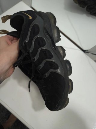 Nike vapormax gold black
