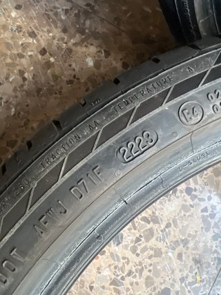 Continental 215/40/18 89W Neumático