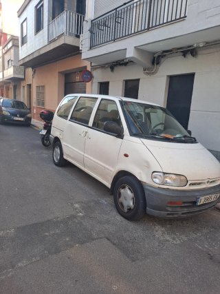 Nissan Serena 1999