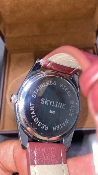 Reloj SKYLINE Hombre Esfera Roja y Bisel Plateado