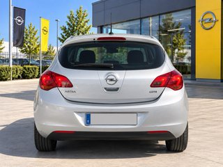 Opel Astra 2011