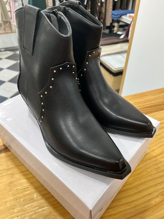 Botines Negros Estilo Cowboy