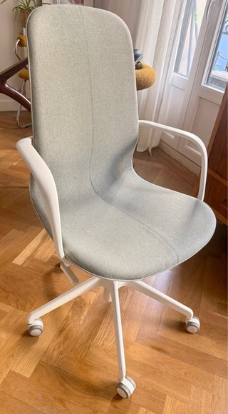 Silla de oficina Ikea gris y blanca