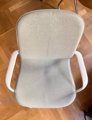 Silla de oficina Ikea gris y blanca