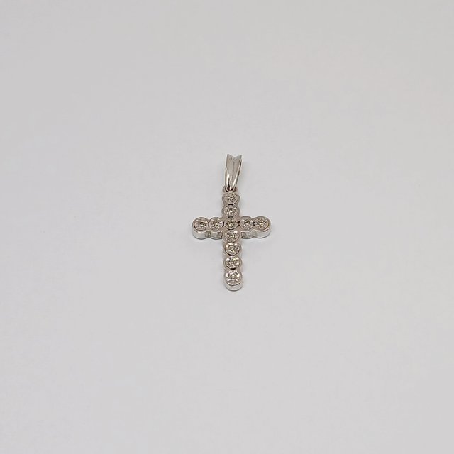 Colgante Cruz Oro Blanco 18k con 11 Brillantes
