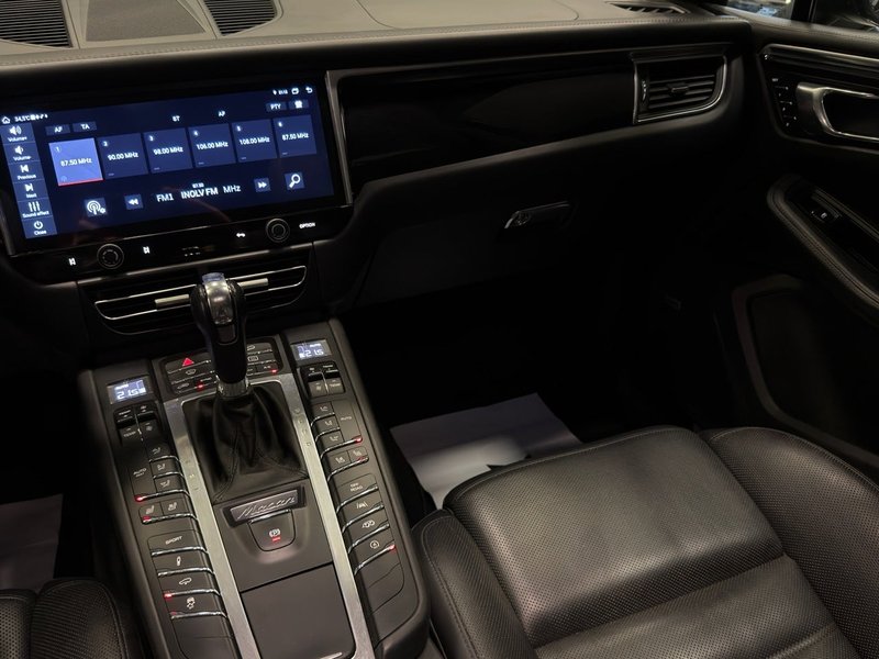 Porsche Macan Turbo 2017, foto 14