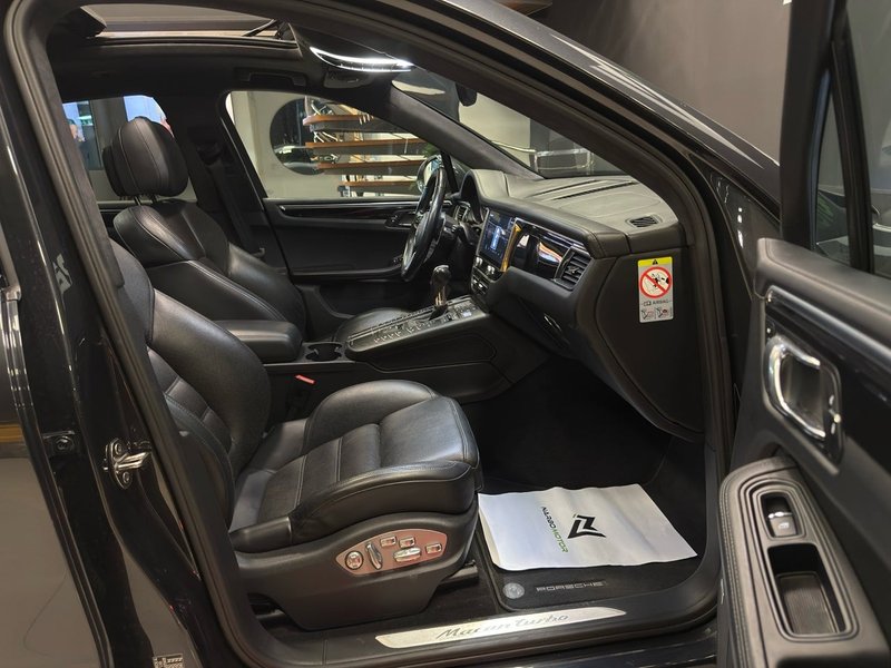 Porsche Macan Turbo 2017, foto 22