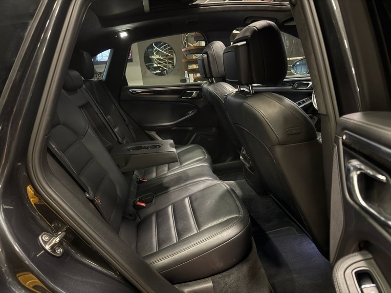 Porsche Macan Turbo 2017, foto 23