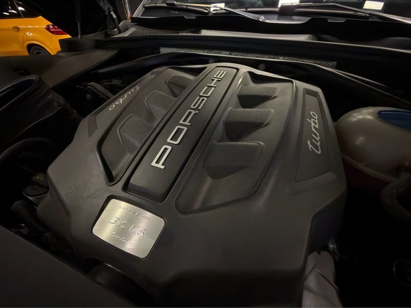 Porsche Macan Turbo 2017, foto 26