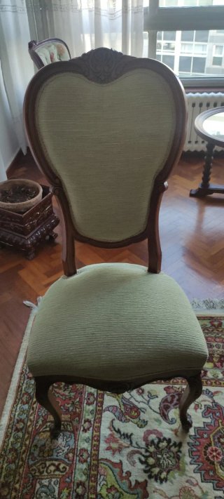 Conjunto de Comedor Clásico: Mesa y 8 Sillas