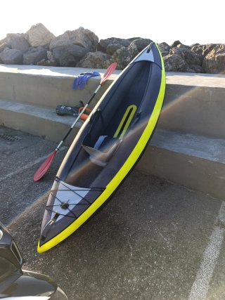 Kayak hinchable con accesorios