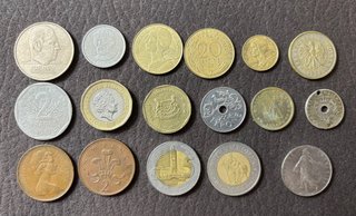 Lote de 17 Monedas Internacionales sub repetidas