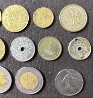 Lote de 17 Monedas Internacionales sub repetidas