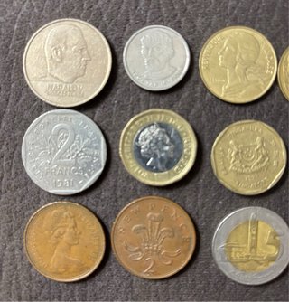 Lote de 17 Monedas Internacionales sub repetidas