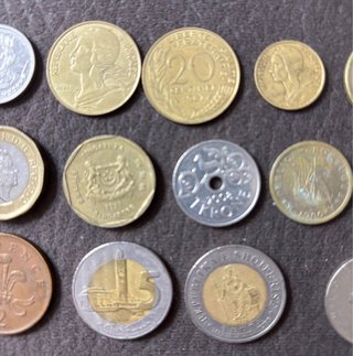 Lote de 17 Monedas Internacionales sub repetidas