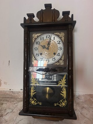 Reloj de Pared Clásico con Péndulo