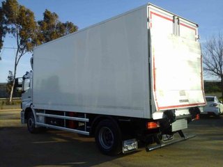 Mercedes AXOR 1833-CAMIONES FURGONES