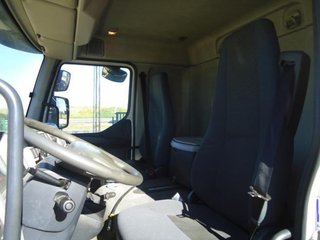 Volvo FL 240-CAMIONES FURGONES