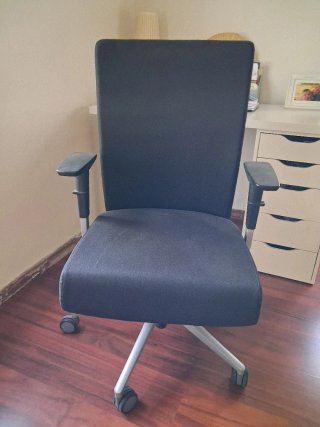 Silla de oficina negra