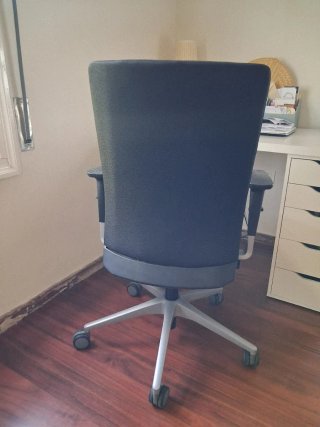 Silla de oficina negra