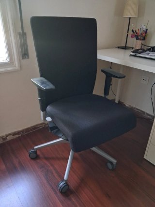 Silla de oficina negra