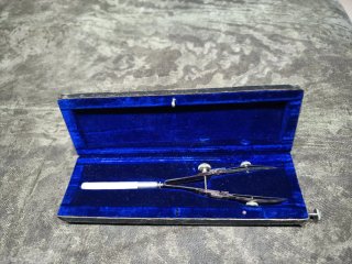 Estuches  Vintage de Compases y Plumines