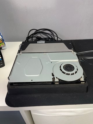Ps4 (PlayStation 4) Negra con cables
