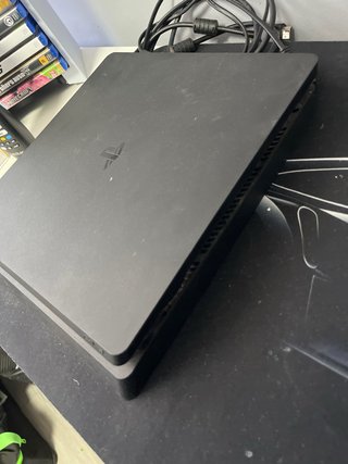Ps4 (PlayStation 4) Negra con cables