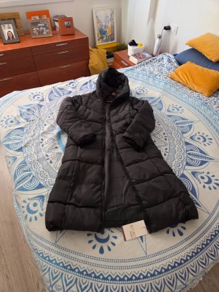 Abrigo plumífero negro T. S/36 con etiqueta
