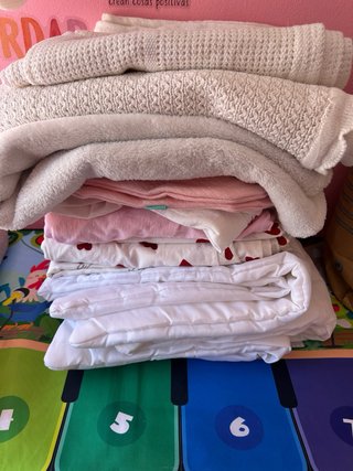 Cuna de madera blanca
