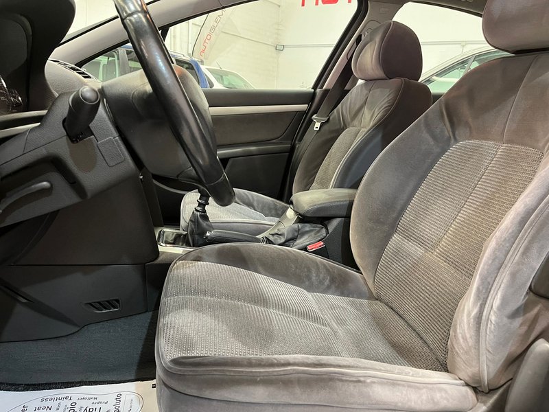 Peugeot 407 2.0 HDI ST Confort / Sport 2004, foto 22