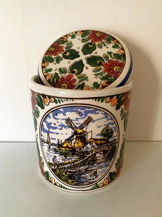 Tarro cubierto vintage en loza de Delft