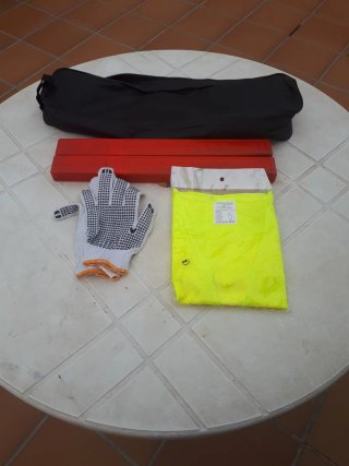 Kit de Emergencia: Triángulos, Chaleco y Guantes