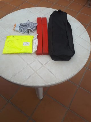 Kit de Emergencia: Triángulos, Chaleco y Guantes