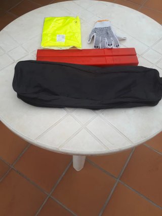 Kit de Emergencia: Triángulos, Chaleco y Guantes