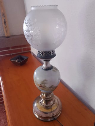 Lámpara de mesa antigua cristal y metal